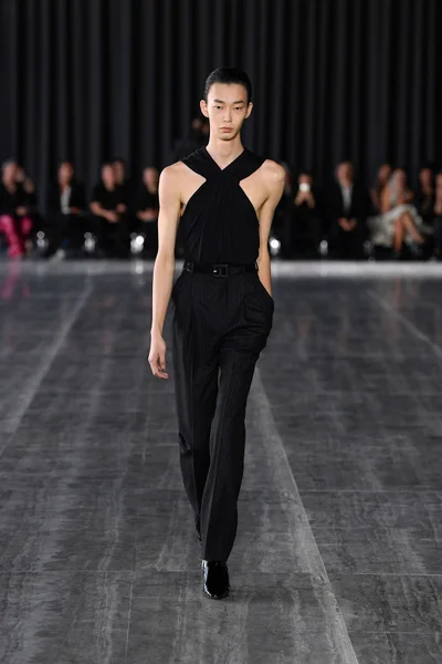 Look 16